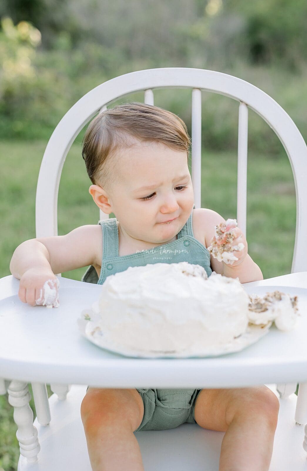 Clean and timeless cake smash photography style