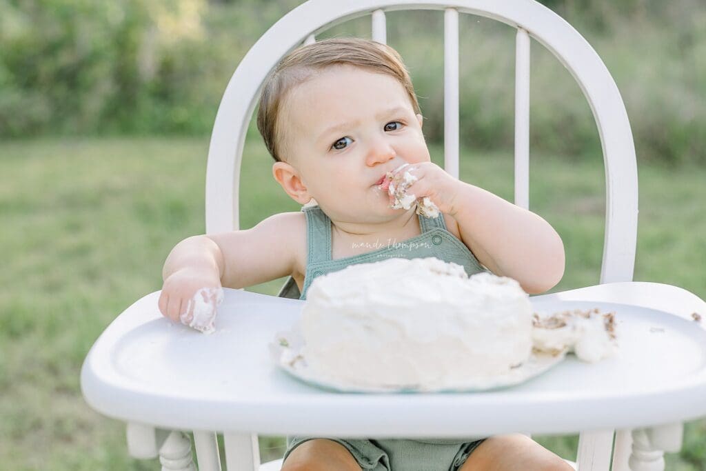 First birthday cake smash session with simple styling