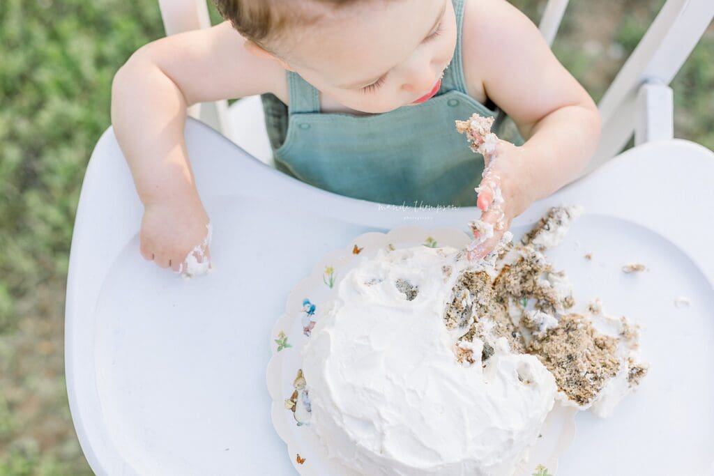Timeless cake smash session with simple, classic details