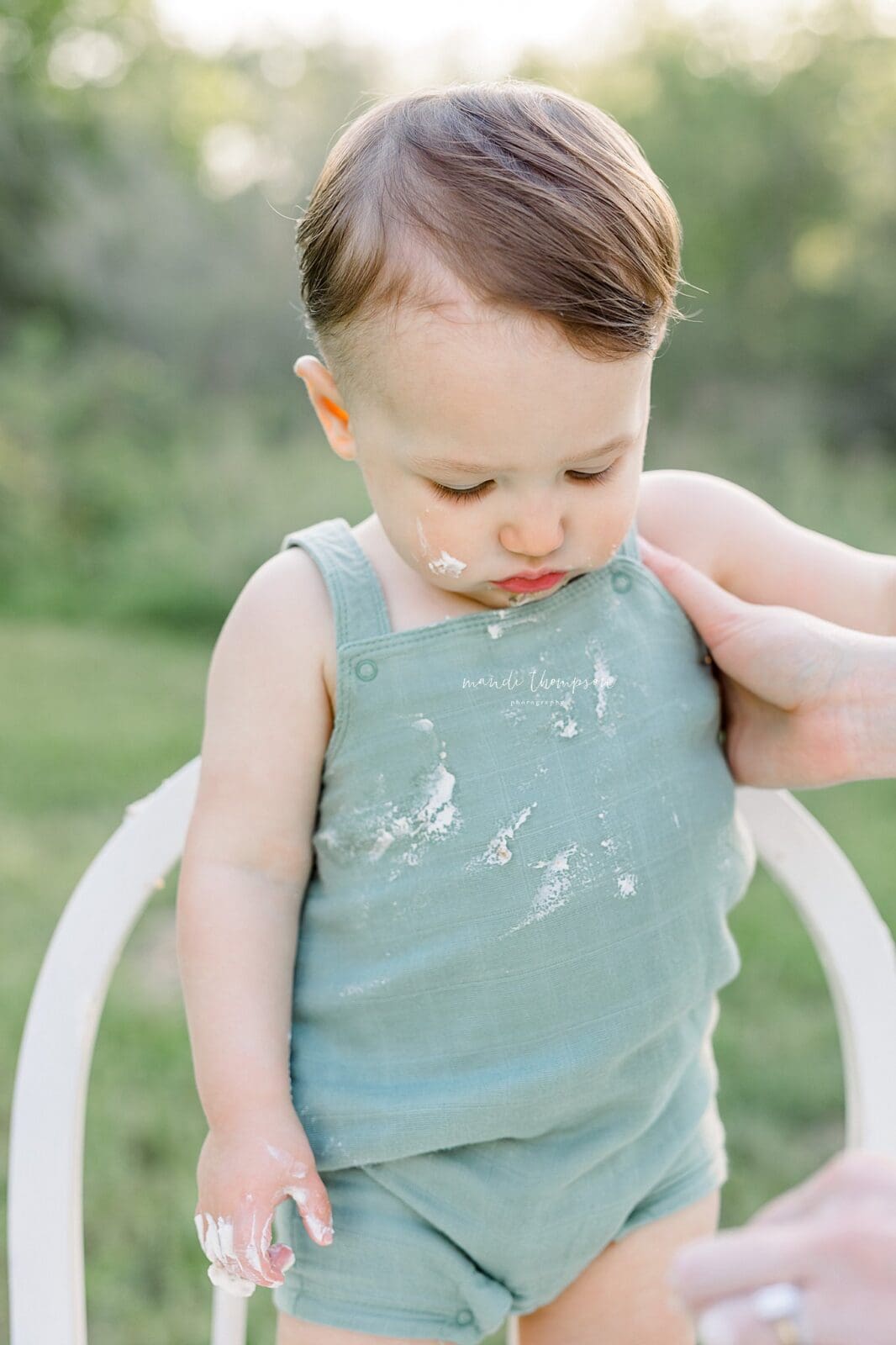 Neutral cake smash session photographed in natural light